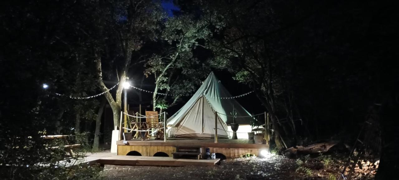 Evasion En Pleine Nature, Tipi Insolite Et Jacuzzi Au Pont Du Gard ! Vers-Pont-du-Gard Eksteriør bilde
